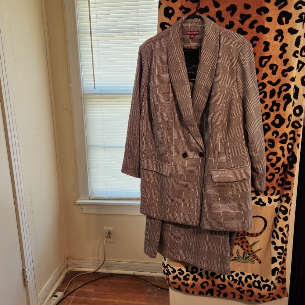Women's skirt suit